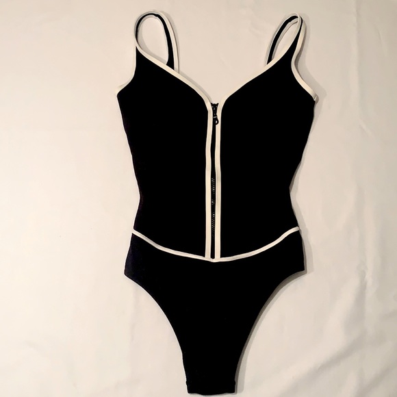Classic Gottex one piece swim wear - Picture 2 of 12